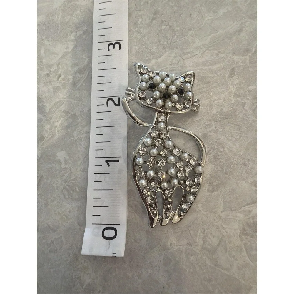 Vintage Style Silver Rhinestone Cat Brooch